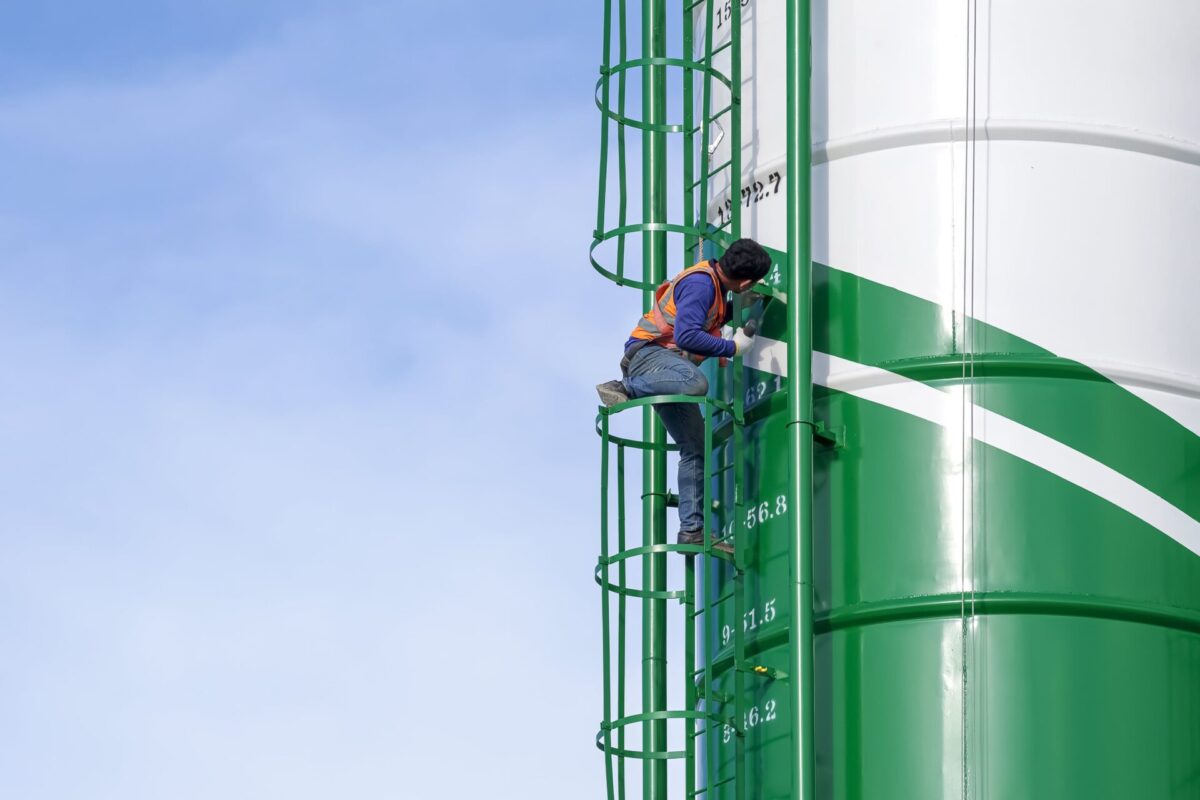 What Are The Top Reasons For Painting A Water Tank?